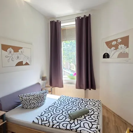 Elena Flat Orchidee Zentrum * Duisburg