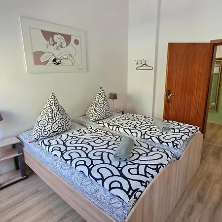 Elena Flat Orchidee Zentrum دوسبرغ